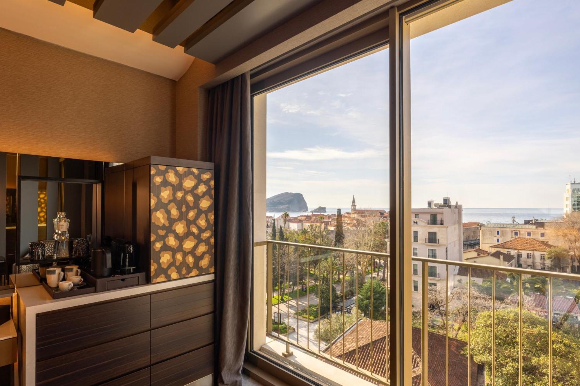 Merit Starlit Hotel & Residences Budva Exterior photo